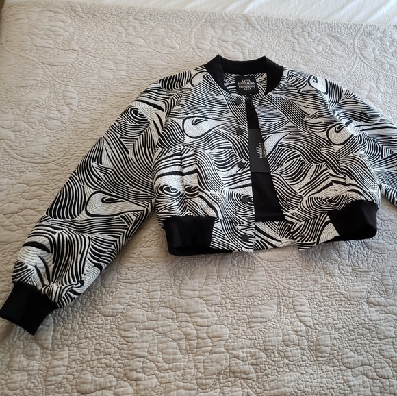 Bomber - Picture 1 of 3